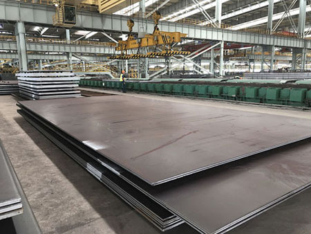 High strength Q960 quenched and tempered steel